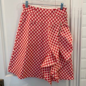 Link and white. Zipper across.